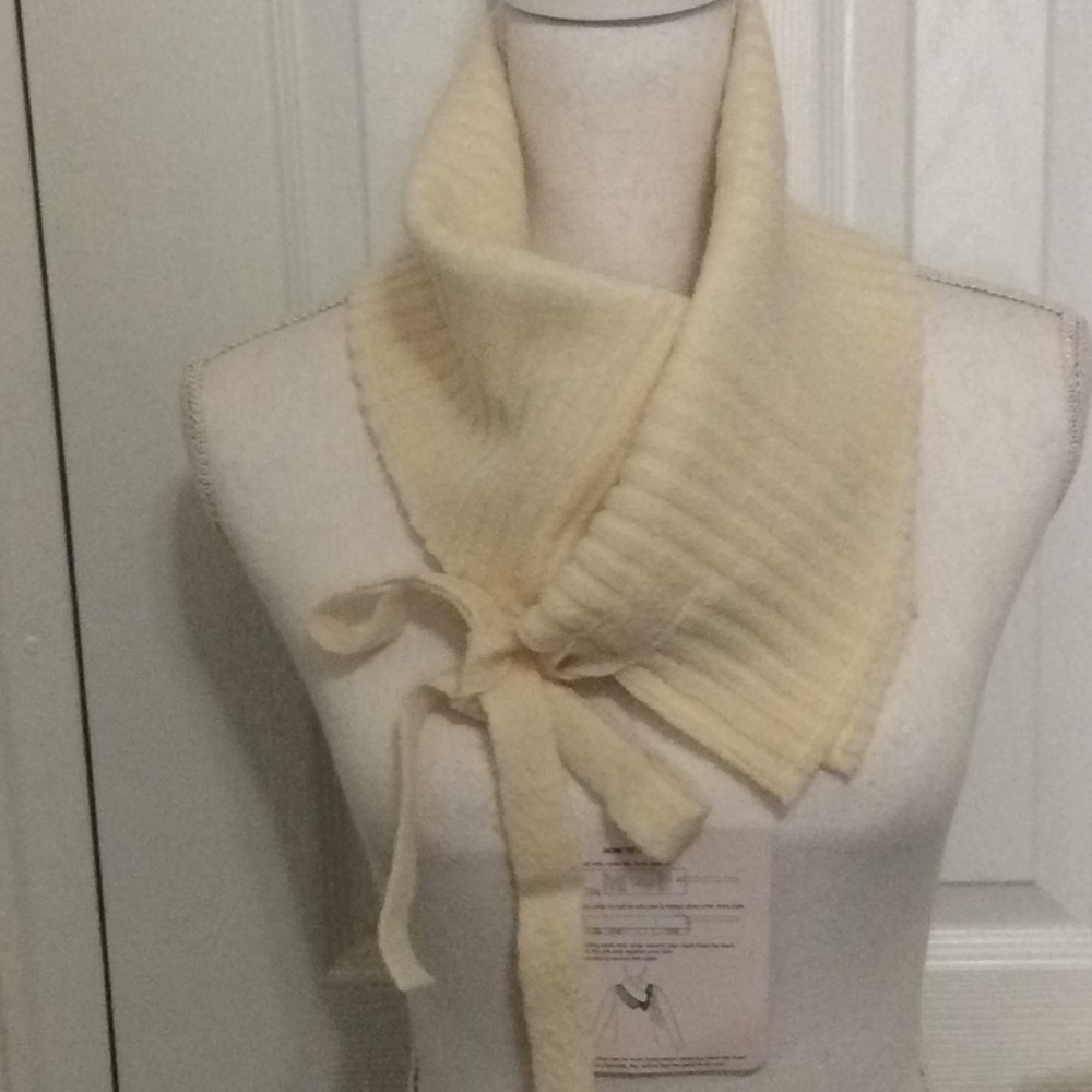 Soft Surrounding Beige Wool/Silk Knit Collar Scarf